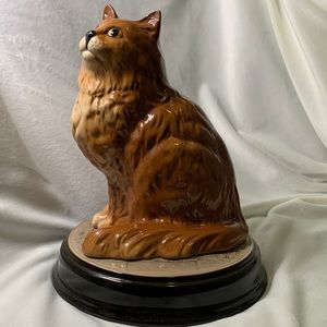 Beswick Cat Figurine on Base. Made in England EUC